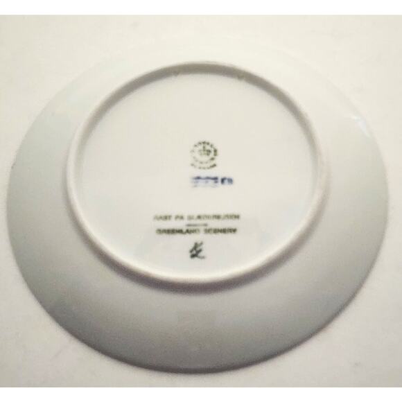 PLATE-ROYAL COPENHAGEN-BLUE CHRISTMAS COLLECTION-GREENLAND SCENERY-1978 - Picture 5 of 7